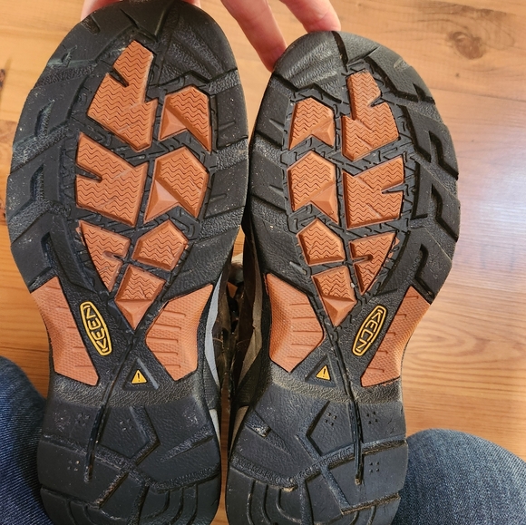 KEEN Men's Brown Hiking Boots - Picture 8 of 13